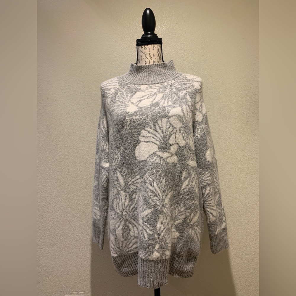Liz Claiborne Gray and Cream Floral Turtleneck Sweater
